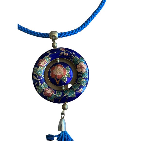 ✌️ 2/$40 ✌️ Vintage Cloisonne Cobalt Blue with Floral Pattern Round Pendant - Picture 1 of 4